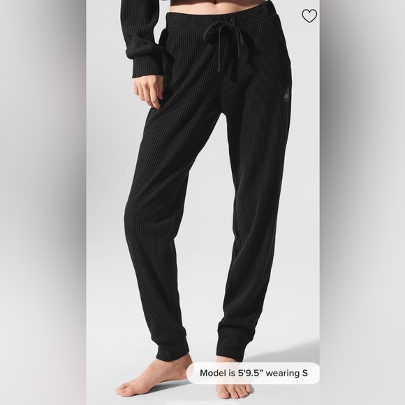 ALO Yoga Pants - Alo Small Black Muse Sweatpants. 🖤⚡️